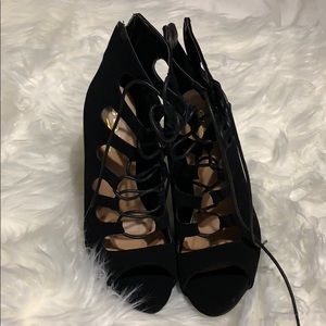NEW BLACK LACED UP HEEL